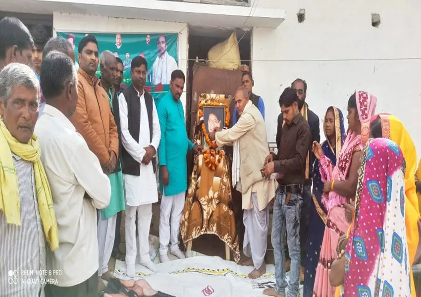 अयोध्या: रालोद कार्यकर्ताओं ने पार्टी संस्थापक को किया याद