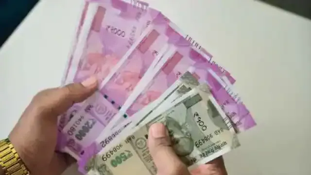 कर्मचारियों, पेंशनभोगियों के महंगाई भत्ते को चार प्रतिशत बढ़ाकर 42 प्रतिशत कर सकती है सरकार 