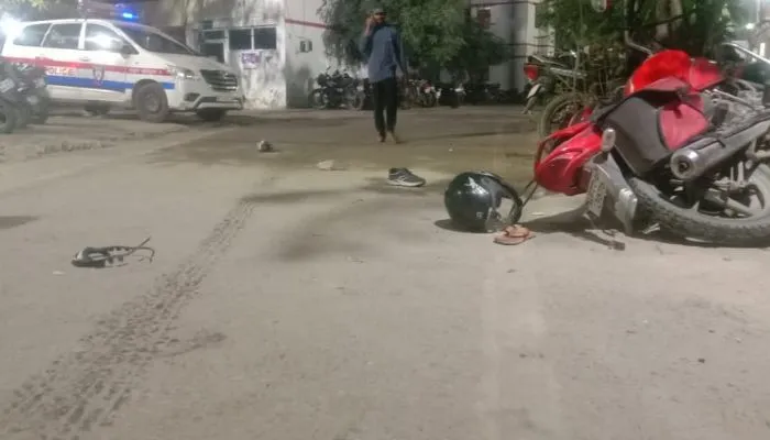 Kanpur : चकेरी थाने में पथराव और हंगामा, घंटों चलता रहा बवाल, पुलिस कर्मियों ने भागकर खुद को किया सुरक्षित