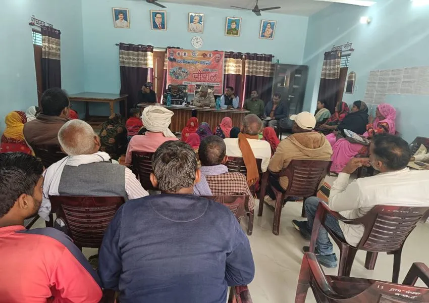 अयोध्या: गांव में लगी चौपाल, सुनी गईं समस्याएं 