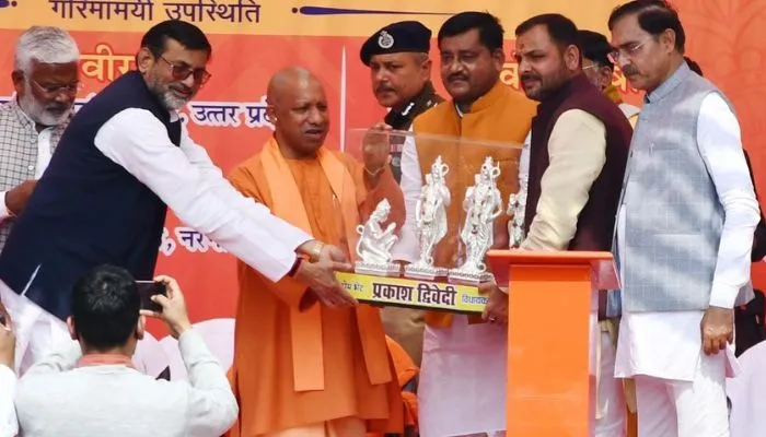 CM Yogi Adityanath पहुंचें Banda, बोलें- महाराणा प्रताप और राजा खेत सिंह युवाओं के लिए प्रेरणा के स्रोत