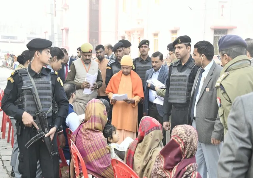 गोरखपुर: जनता दर्शन में बोले सीएम योगी- किसी के साथ अन्याय नहीं होने दूंगा 