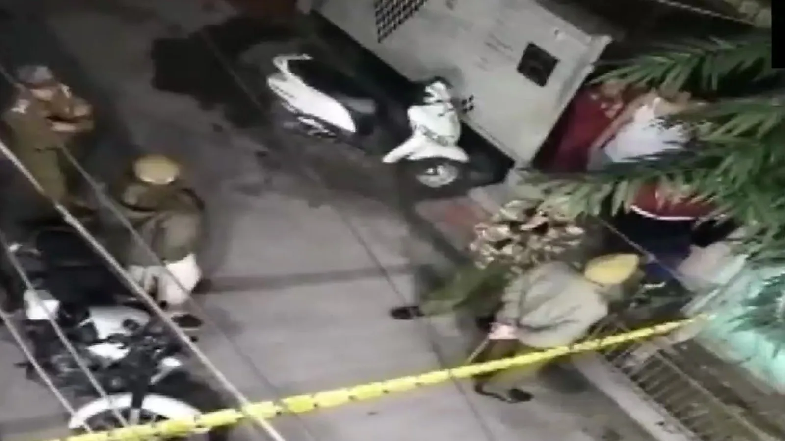 दिल्ली : कार पार्किंग को लेकर पिता-पुत्र को मारी गोली, पुलिस बोली- कोई सांप्रदायिक पहलू नहीं