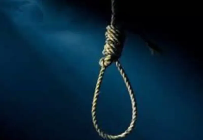 मुरादाबाद : कमरे में फंदे पर लटका मिला महिला का शव, परिजनों ने लगाया हत्या का आरोप