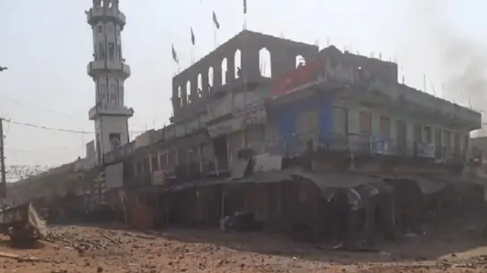 झारखंड में महाशिवरात्रि के तोरण द्वार पर बवाल, धारा 144 लागू, इंटरनेट बंद, गिरिराज बोले- जिन्ना के रास्ते पर चलने वाले कट्टरपंथी ही ऐसा काम करते