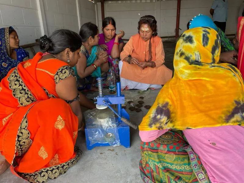 अयोध्या: गौशाला में गाय के गोबर से बनाई जाएगी मूर्ति और दीये, कोटद्वार से लाई गई है ड्रिल मशीन