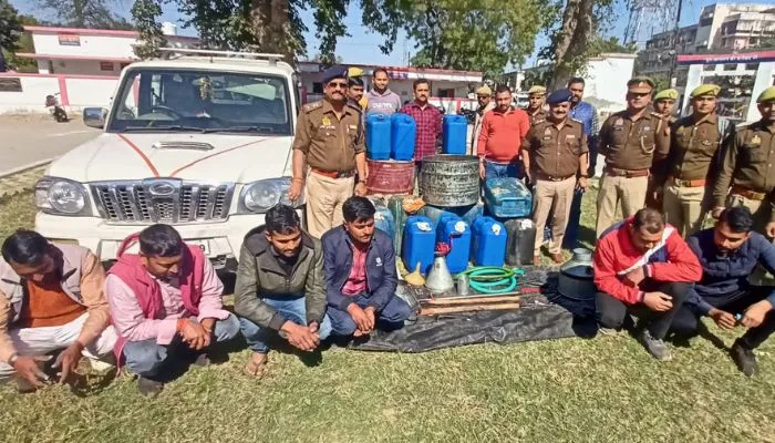 Fatehpur: डीजल चोर गैंग का पर्दाफाश, पुलिस ने छह शातिरों को किया गिरफ्तार, हाईवे पर खड़ी गाड़ियों से करते थे चोरी