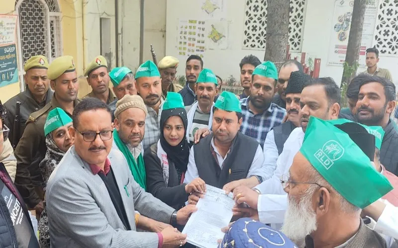 मुरादाबाद : मांगों के लेकर राष्ट्रीय लोक दल ने कलेक्ट्रेट पर किया प्रदर्शन, दी चेतावनी 