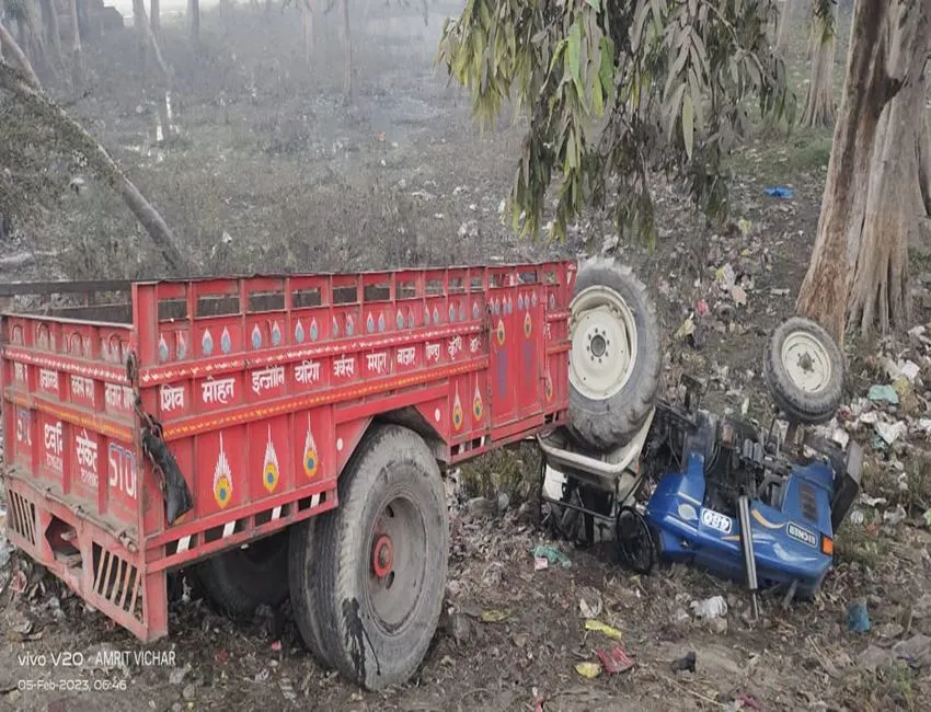 गोंडा: झपकी आने से गड्ढे में गिरी ट्रैक्टर-ट्रॉली, चालक की मौत 