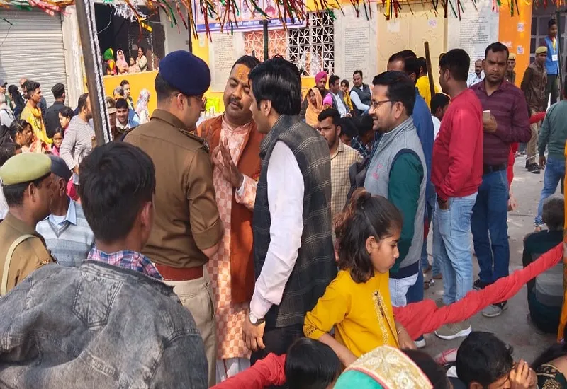 अमरोहा : महाशिवरात्रि पर जलाभिषेक को लेकर शिवभक्तों-पुलिस के बीच हुई नोकझोंक, लगाए हाय-हाय के नारे