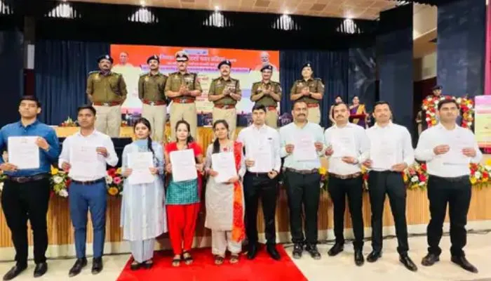 Kanpur: एसआई, प्लाटून कमांडर को मिले नियुक्ति पत्र, HBTU सभागार में कार्यक्रम हुआ आयोजित, CM Yogi ने दी बधाई