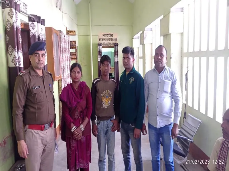 हरदोई: अपनों से बिछड़े किशोर को मिल गए अपने 