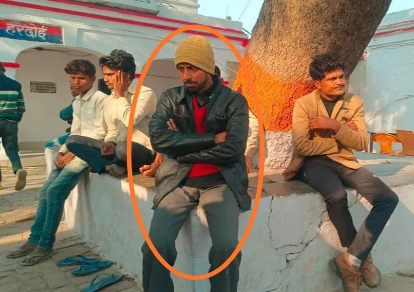 हरदोई: UP Board परीक्षा के पहले ही दिन पुलिस ने भाग रहे मुन्नाभाई को दौड़ा कर पकड़ा, ऐसे खुली पोल