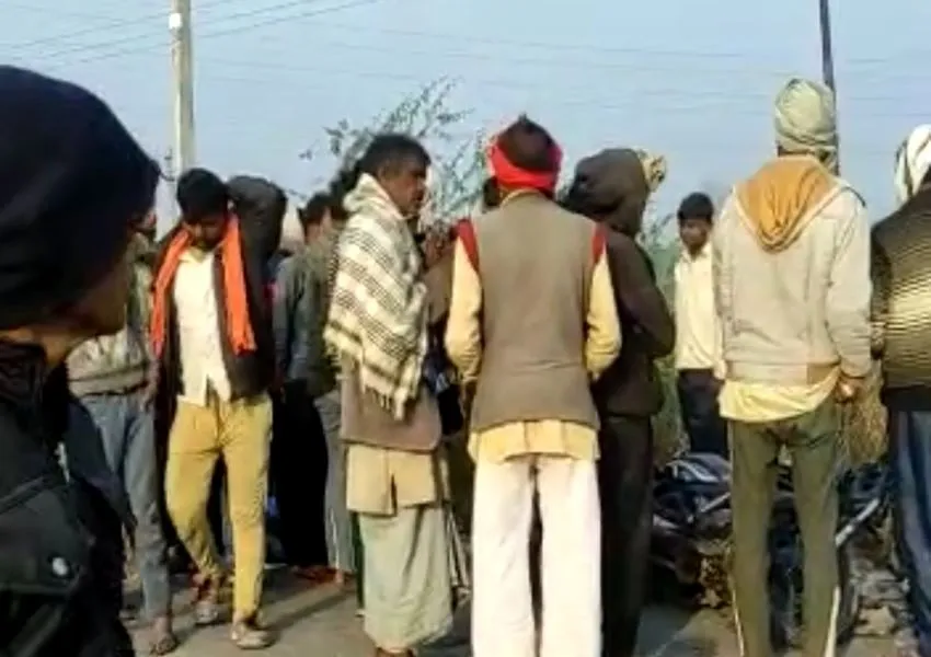हरदोई: बोर्ड परीक्षा दिलाने जा रहे बाइक सवारों में हुई टक्कर, एक की मौत, दो छात्राओं समेत तीन घायल 