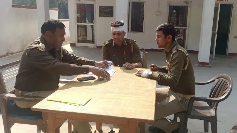 बिजनौर: वारंट तामील कराने गई पुलिस टीम पर हमला, पथराव में थानाध्यक्ष और दो पुलिसकर्मी घायल