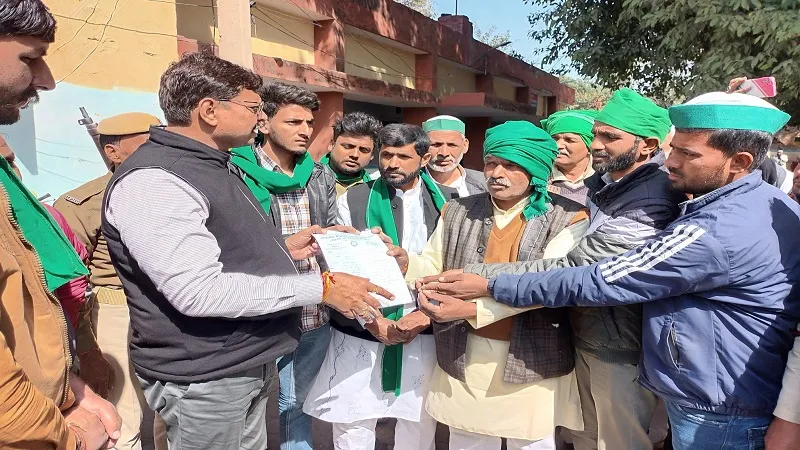 संभल: आलू भंडारण किराया बढ़ाने पर भड़की भाकियू, प्रदर्शन 