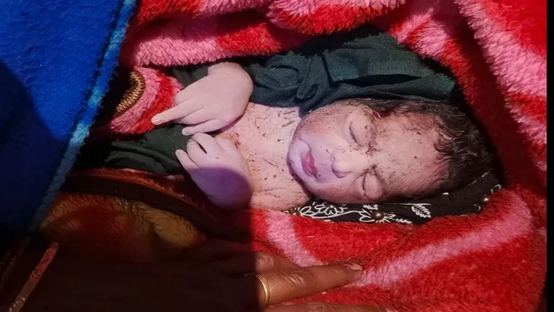 संभल : जन्म देने के बाद नाली में फेंका नवजात, स्वास्थ्य परीक्षण के लिए भेजा जिला अस्पताल 