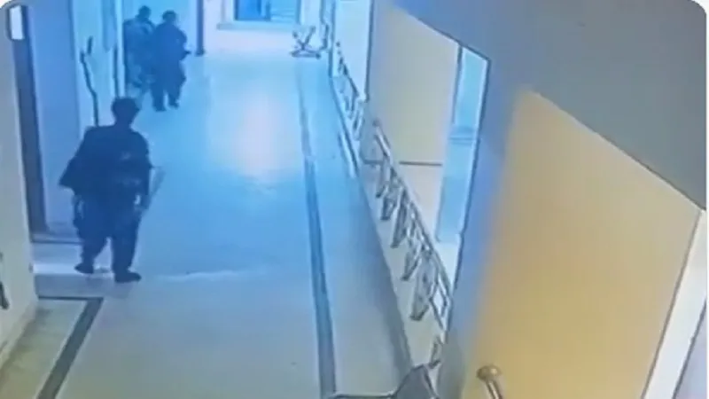 Pakistan: कराची पुलिस प्रमुख के कार्यालय पर हमला करने वाले आतंकवादियों की हुई पहचान 