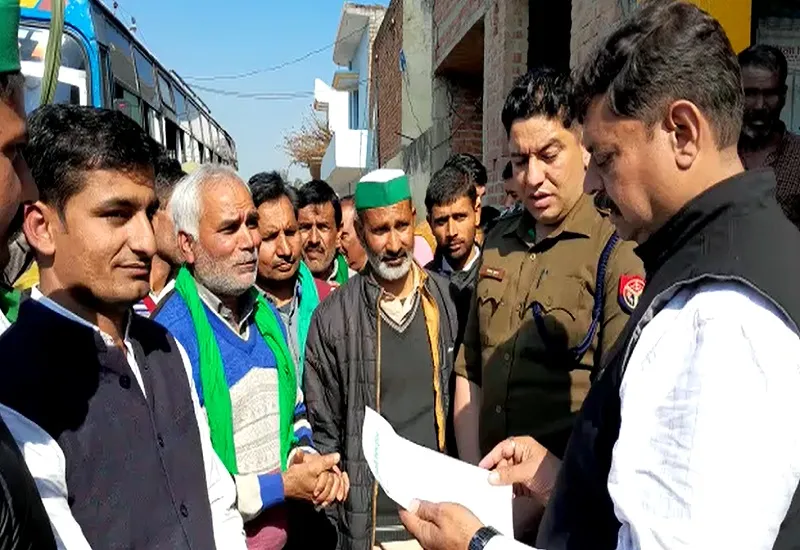 संभल : चक्का जाम को लेकर किसानों और पुलिस में नोकझोंक, 100 से अधिक गिरफ्तार