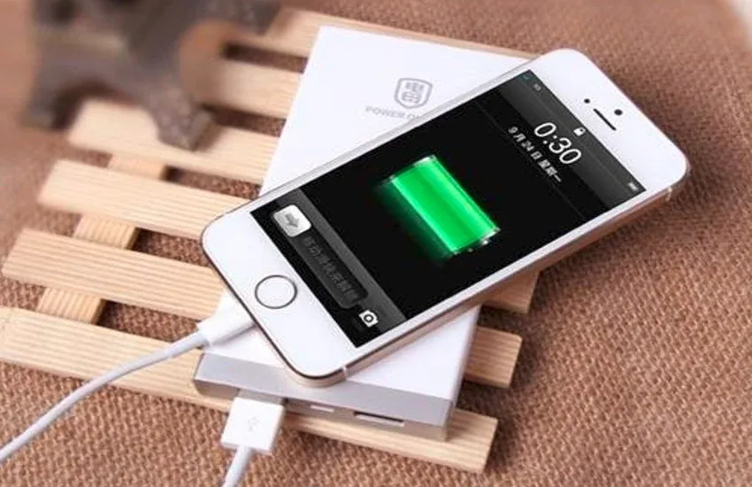 मोबाइल चार्ज करते समय रखें यह सावधानियां, नहीं तो हो सकता है भारी नुकसान