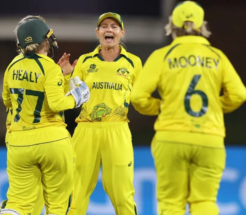 Women's T20 World Cup : ऑस्ट्रेलिया का विजयी अभियान जारी, बांग्लादेश को आठ विकेट से हराया...Georgia Wareham ने झटके तीन विकेट 