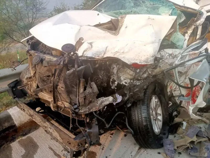 Lucknow- Agra Expressway पर भीषण हादसा: कामधेनु स्‍टील के मालिक समेत दो की मौत