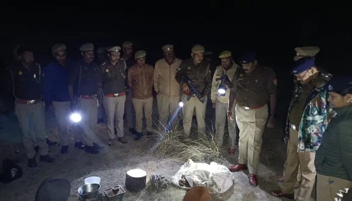 Kanpur Dehat Crime : पुलिस मुठभेड़ में एक गोकश के पैर में लगी गोली, तीन गिरफ्तार, अंधेरे का फायदा उठाकर दो फरार