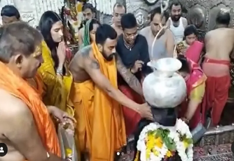 Video : इंदौर टेस्ट से पहले KL Rahul ने पत्नी Athiya Shetty संग किए महाकाल के दर्शन, लिया आशीर्वाद 