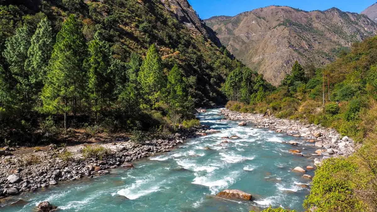 गरमपानी: कोसी नदी क्षेत्र में गंदगी पर एसडीएम ने अपनाया सख्त रुख