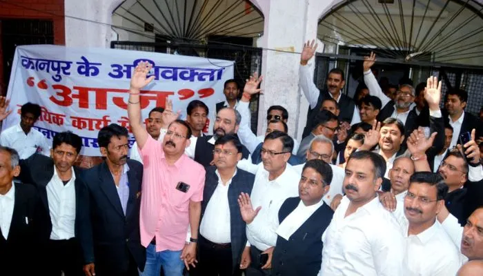 Umesh Pal हत्याकांड में Kanpur में अधिवक्ताओं ने जताया विरोध, अधिवक्ता संरक्षण अधिनियम को लागू कराने की मांग