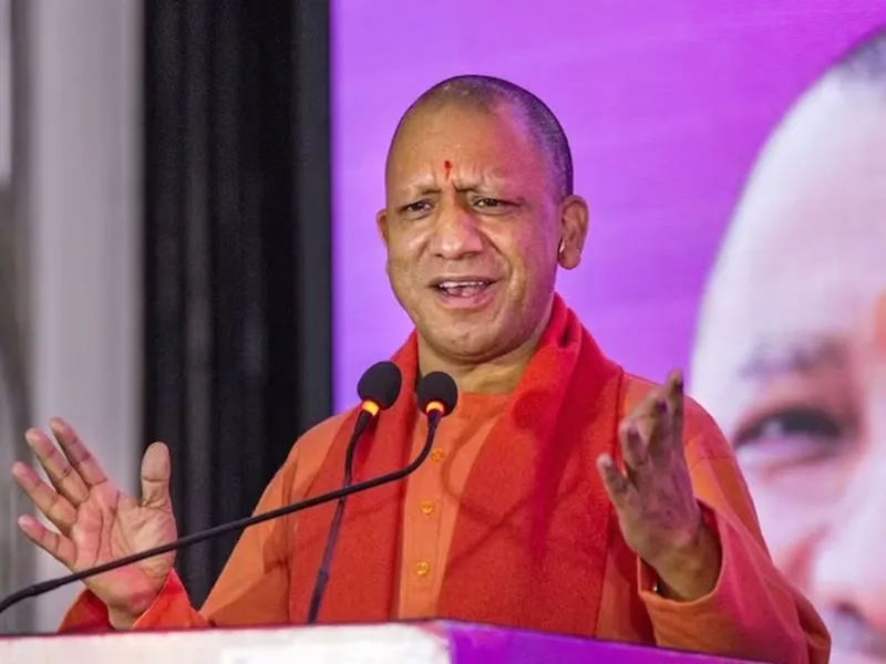 Lucknow: CM योगी के आवास के बाहर बम मिलने की सूचना पर मचा हड़कंप, फर्जी निकली खबर