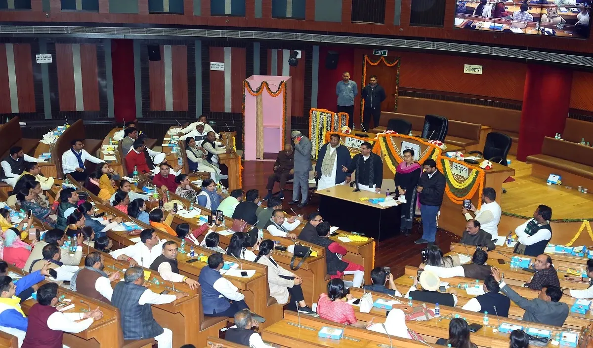 महापौर का चुनाव कराने की दो कोशिशें नाकाम होने के बाद आज फिर सदन की बैठक