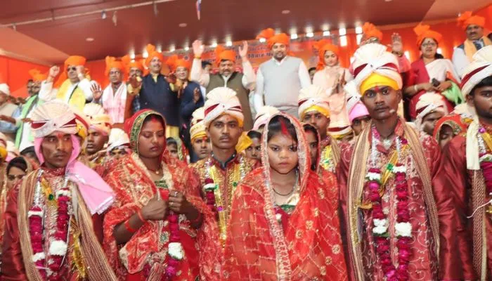 मुख्यमंत्री सामूहिक विवाह योजना : Valentine Day पर चित्रकूट में 315 जोड़ों ने थामा एक-दूजे का हाथ