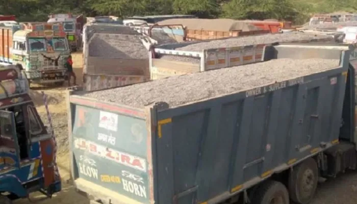 हल्द्वानी: 300 से अधिक खनन वाहन हुए सरेंडर, अब क्रशर्स की बिक्री बंद कराने पर जोर