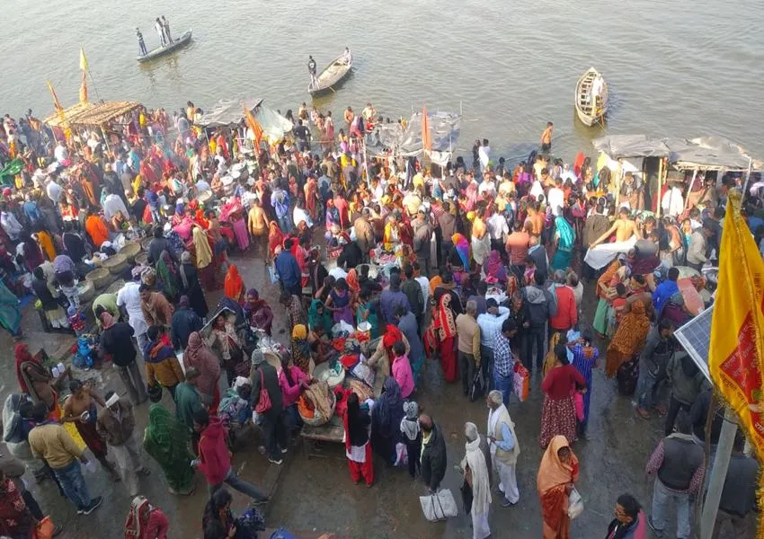 रायबरेली: माघी पूर्णिमा पर उमड़ा आस्था और श्रद्धा का सैलाब, लाखों लोगों ने गंगा में लगाई डुबकी
