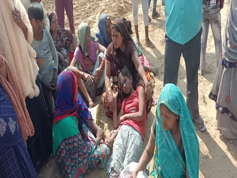 रायबरेली: अनियंत्रित होकर पलटी मजदूरों से भरी पिकअप, एक की मौत, 24 घायल, तीन की हालत गंभीर 