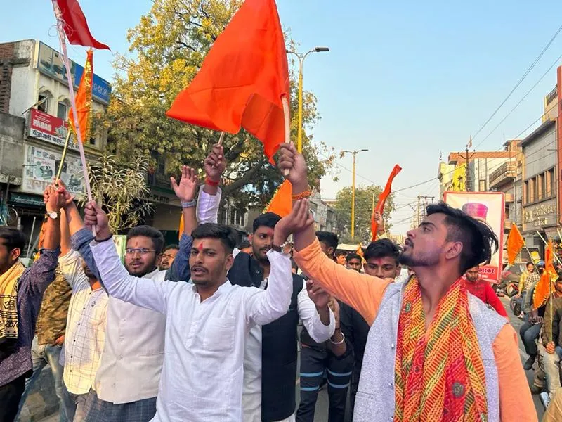 अयोध्या: वीर सावरकर की पुण्यतिथि पर पदयात्रा निकल दी गई श्रद्धांजलि