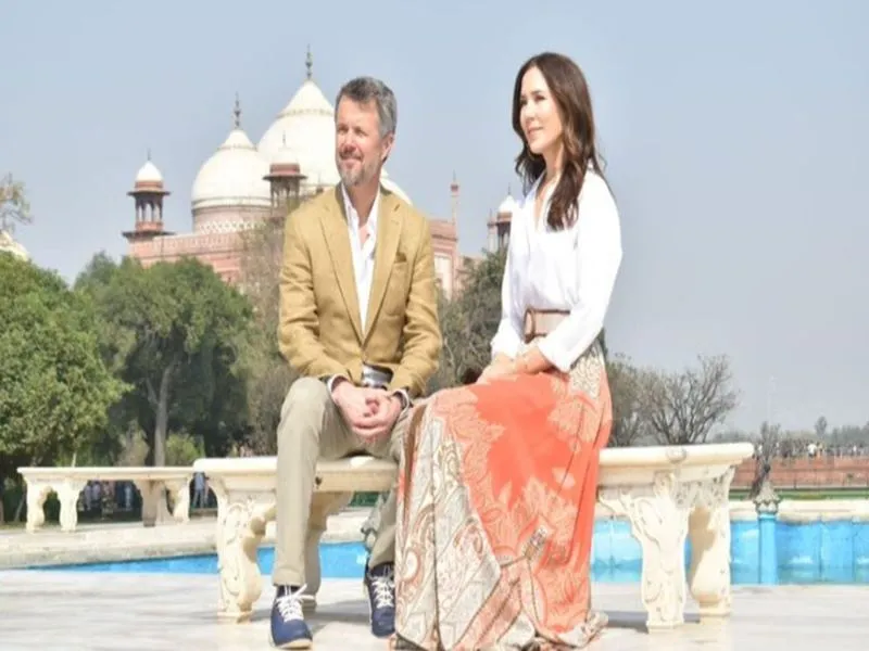 आगरा: डेनमार्क के क्राउन प्रिंस फ्रेडरिक और क्राउन प्रिंसेस मैरी ने किया ताजमहल का दीदार 