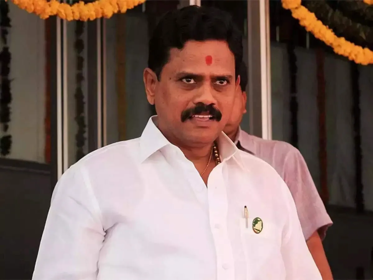 शिवसेना का शिंदे गुट ‘शाखा’ हड़प रहा है : MP राजन विचारे