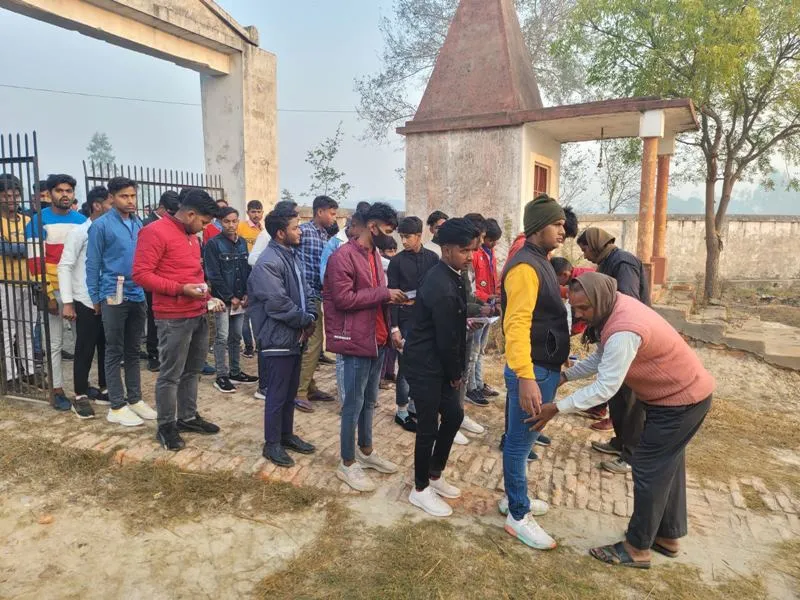 UP Board Exam 2023: सुलतानपुर में 132 केंद्रों पर शुरू हुई बोर्ड परीक्षा