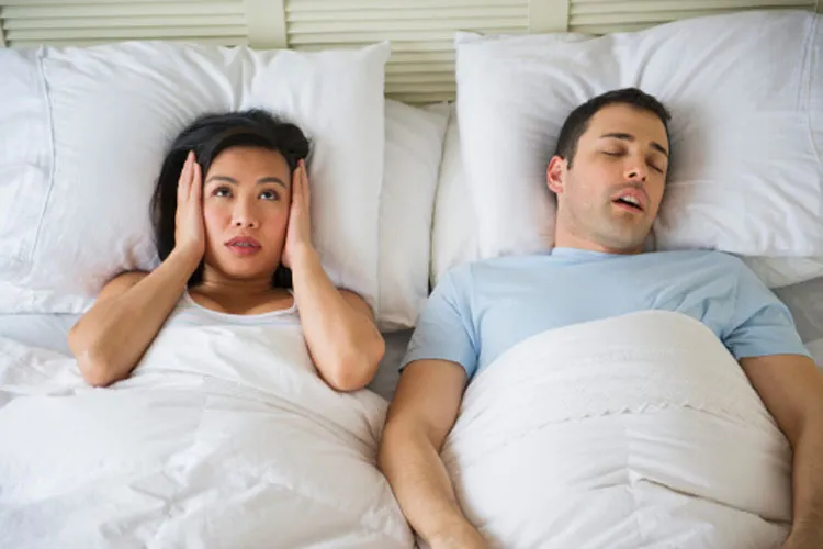 Snoring Tips: पार्टनर के खर्राटों से हैं परेशान तो आज से ही डाइट में शामिल करें ये फूड्स