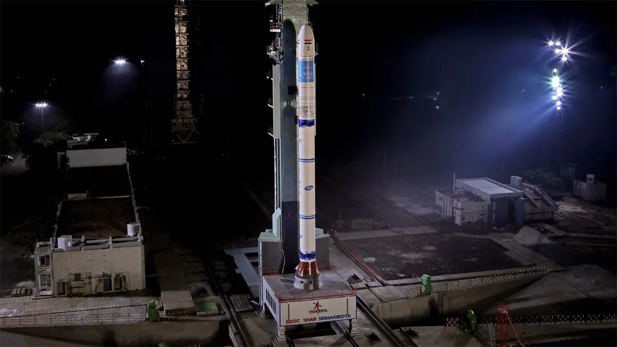 ISRO के सबसे छोटे SSLV रॉकेट की सफल लॉन्चिंग, आजादी सैट-2 समेत 3 सैटेलाइट्स लेकर भरी उड़ान