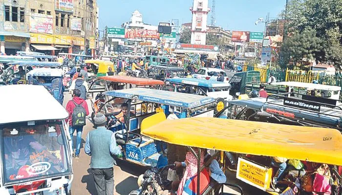 Kanpur News : ई-रिक्शा की मनमानी, सुगम यातायात पर फेर रही पानी, उल्टी दिशा में आने से लगता जाम