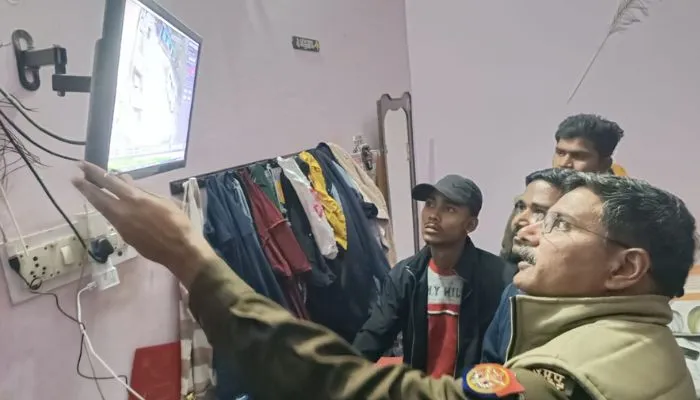 Unnao में पुलिसिया तंत्र धड़ाम, सरेशाम बदमाश महिला से चेन लूटकर हो गए फरार
