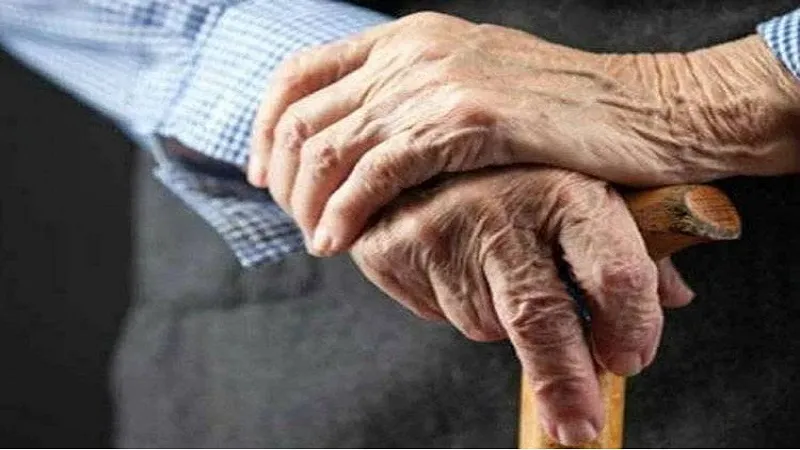 बूढ़ा होना कितना भयानक है! लोग रट्टू तोते की तरह कहते हैं, 'मैं उम्रदराज हो रहा हूं लेकिन बूढ़ा नहीं' 