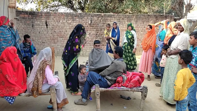 संभल: मानसिक रूप से परेशान बेटी ने पिता की काटी गर्दन, हालत गंभीर