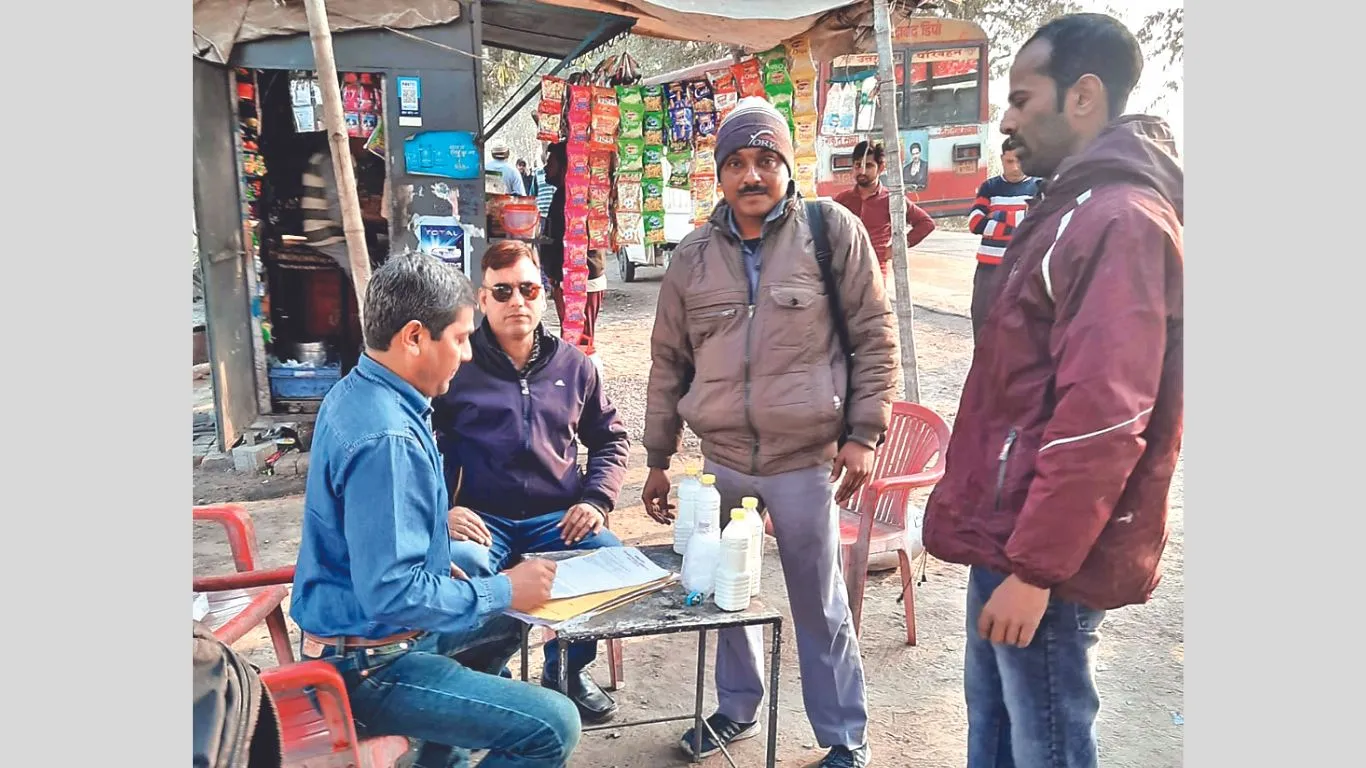 काशीपुरः दूध-दही समेत पांच खाद्य पदार्थों के लिए नमूने, भारी मात्रा में नष्ट किया मावा