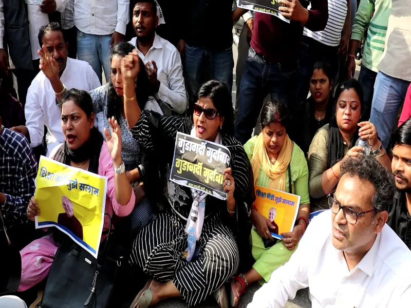 लखनऊ: मनीष सिसोदिया की गिरफ्तारी के खिलाफ AAP का प्रदर्शन, पुलिस से हुई झड़प