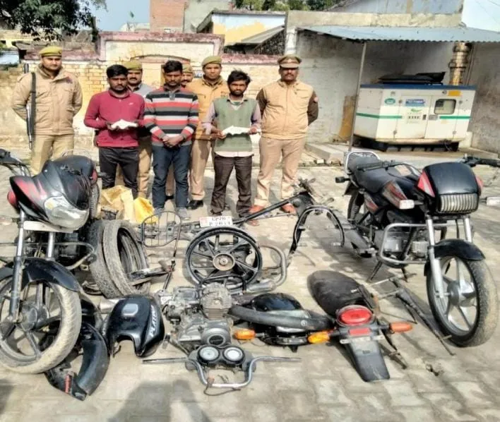 पीलीभीत: पत्थर बिछाकर रोके गए ऑटोलिफ्टर तो पुलिस पर चलाई गोली, पकड़कर भेजे गए जेल