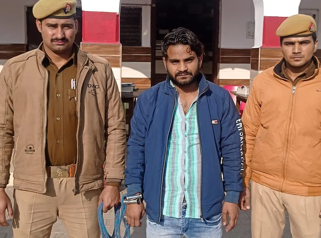 संभल: कार में छात्रा से दुष्कर्म का कलेक्ट्रेट कर्मी का भाई गिरफ्तार, जानिए पूरा मामला